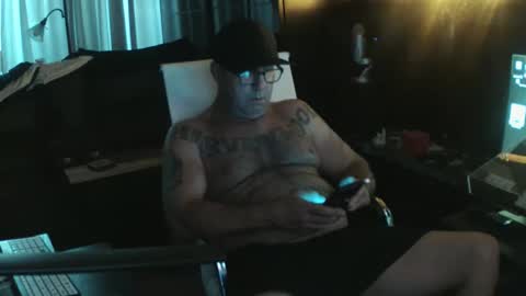 Snapshot of wantitbutyoucanthaveit chatting on 05/16/26, 01:10 inittogetitin online show from 05/16/26, 01:10