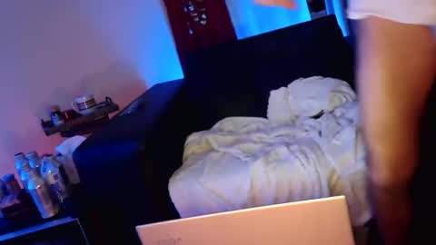 wantmymantofukme online show from 11/18/25, 12:20