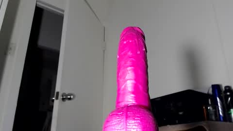 Snapshot of wantsum2night chatting on 01/05/25, 12:31 wants online show from 01/05/25, 12:31