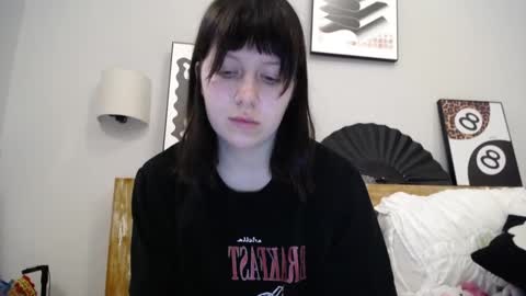 Snapshot of warm_june chatting on 01/15/26, 09:25 June online show from 01/15/26, 09:25