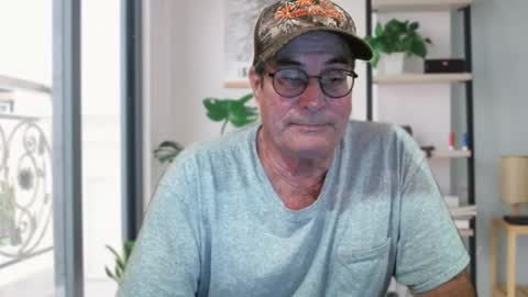 Snapshot of wbfarm chatting on 11/25/25, 01:27 WB Farm online show from 11/25/25, 01:27