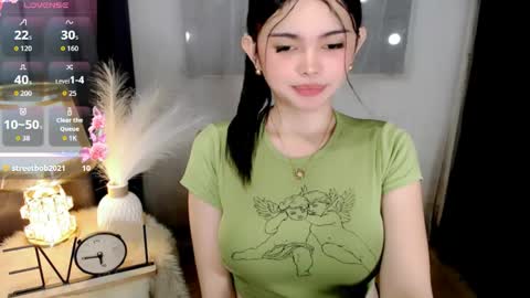 Snapshot of webcum_mami chatting on 05/13/26, 12:35 mami abby online show from 05/13/26, 12:35