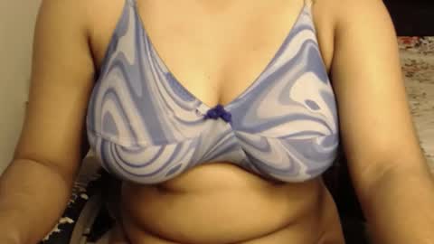 Snapshot of webshowxxx chatting on 12/23/25, 08:56 mina online show from 12/23/25, 08:56