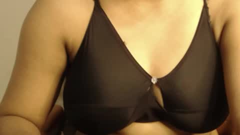 Snapshot of webshowxxx chatting on 04/03/26, 10:41 mina online show from 04/03/26, 10:41