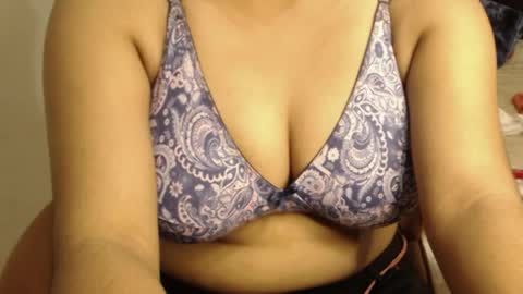 Snapshot of webshowxxx chatting on 04/16/26, 02:29 mina online show from 04/16/26, 02:29