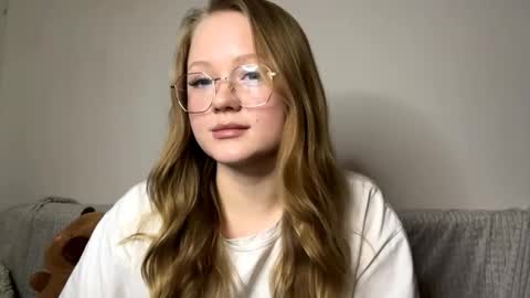 Snapshot of weicauley chatting on 11/27/25, 05:04 Elise online show from 11/27/25, 05:04