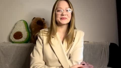 Snapshot of weicauley chatting on 11/30/25, 05:39 Elise online show from 11/30/25, 05:39