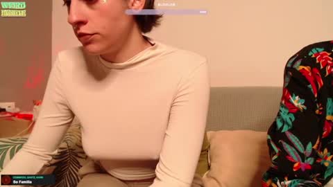 Snapshot of weird_inside chatting on 01/01/25, 09:09 Alyssa and James online show from 01/01/25, 09:09