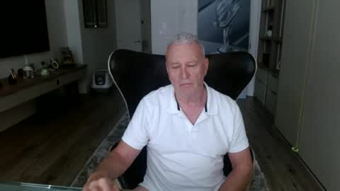 Snapshot of wellmi chatting on 07/05/26, 07:21 Exhibitionist online show from 07/05/26, 07:21
