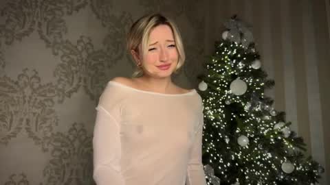 Snapshot of wendy_amber chatting on 01/14/25, 06:28 Daisy online show from 01/14/25, 06:28