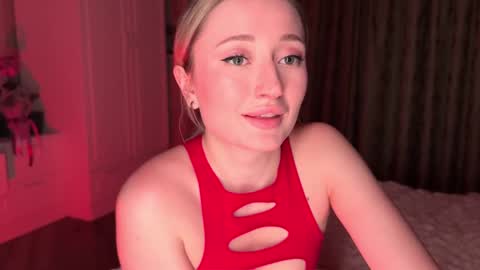 Snapshot of wendy_amber chatting on 01/30/25, 05:39 Daisy online show from 01/30/25, 05:39