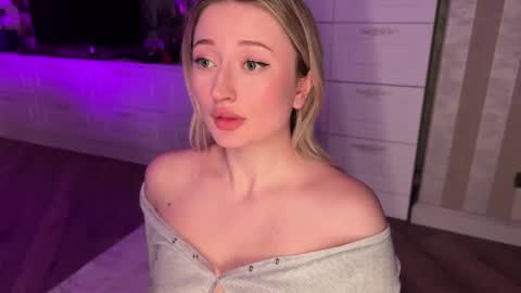 Snapshot of wendy_amber chatting on 02/03/25, 05:14 Daisy online show from 02/03/25, 05:14