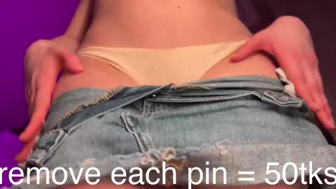 Snapshot of wendy_amber chatting on 02/05/25, 09:07 Daisy online show from 02/05/25, 09:07