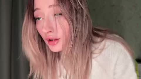 Snapshot of wendy_amber chatting on 09/11/25, 05:35 Daisy online show from 09/11/25, 05:35