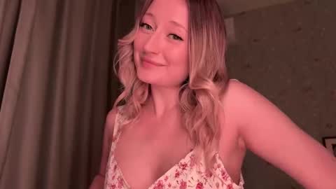 Snapshot of wendy_amber chatting on 10/01/25, 05:19 Daisy online show from 10/01/25, 05:19