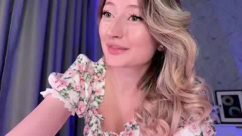 Snapshot of wendy_amber chatting on 10/20/25, 04:07 Daisy online show from 10/20/25, 04:07