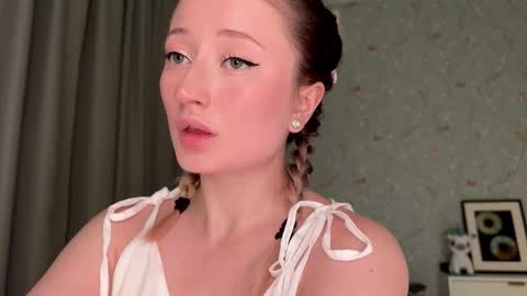 Snapshot of wendy_amber chatting on 10/28/25, 05:04 Daisy online show from 10/28/25, 05:04