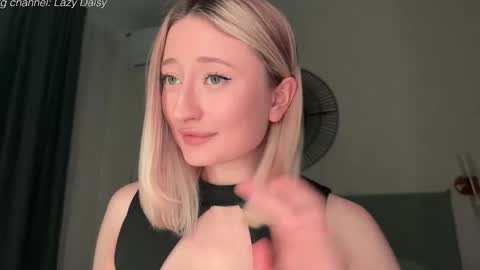 Snapshot of wendy_amber chatting on 03/01/26, 06:10 Daisy online show from 03/01/26, 06:10