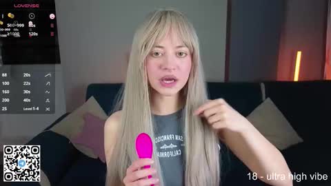 Snapshot of wendylovelylovew chatting on 09/24/25, 02:42 Wendy online show from 09/24/25, 02:42