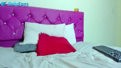 Snapshot of wendyyhot69 chatting on 03/10/26, 04:12 wendyyhot69 online show from 03/10/26, 04:12