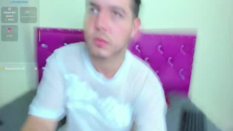 Snapshot of wendyyhot69 chatting on 03/15/26, 09:21 wendyyhot69 online show from 03/15/26, 09:21