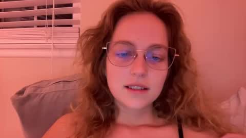Snapshot of wenus_ss chatting on 03/04/25, 03:44 wenus_ss online show from 03/04/25, 03:44