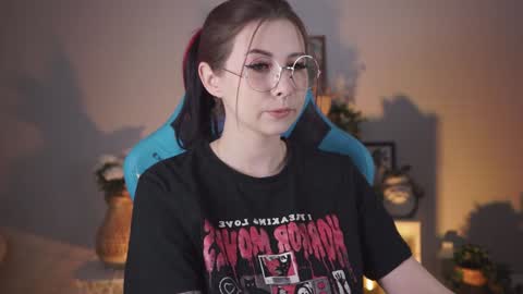 little girl who is always rightLisa online show from 01/12/25, 02:03