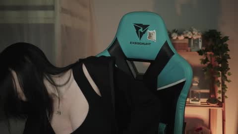 little girl who is always rightLisa online show from 10/22/25, 01:39