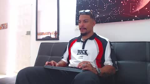 Wesley Rogger online show from 11/01/25, 06:21