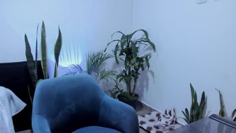 Snapshot of west_ta chatting on 09/22/25, 11:01 tatty online show from 09/22/25, 11:01