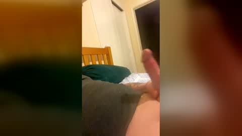 Snapshot of wet1nz chatting on 12/17/25, 08:42 wet1nz online show from 12/17/25, 08:42