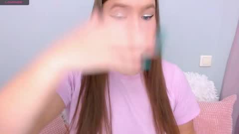 Snapshot of wet__molly chatting on 12/24/24, 09:00 molly online show from 12/24/24, 09:00