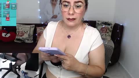 Snapshot of wet_liss chatting on 12/13/24, 12:09 Diva online show from 12/13/24, 12:09