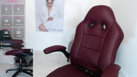 Snapshot of wet_liss chatting on 12/17/24, 12:45 Diva online show from 12/17/24, 12:45