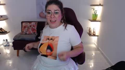 Snapshot of wet_liss chatting on 03/01/26, 01:51 Diva online show from 03/01/26, 01:51