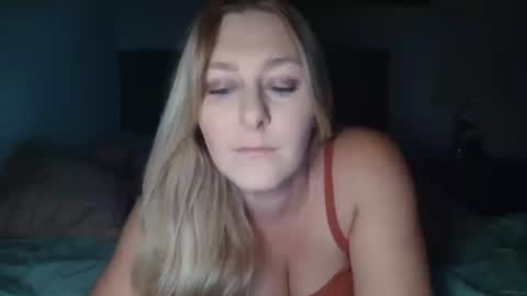 Snapshot of wet_scarlett72 chatting on 06/25/26, 02:22 Scarlett online show from 06/25/26, 02:22