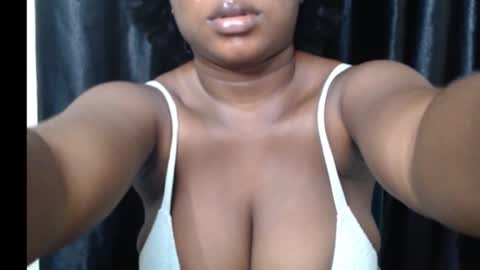 Snapshot of wet_xxpussy55 chatting on 10/16/25, 01:23 Sonia online show from 10/16/25, 01:23