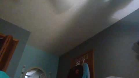 Snapshot of wetduck77777 chatting on 10/26/25, 10:21 wetduck77777 online show from 10/26/25, 10:21