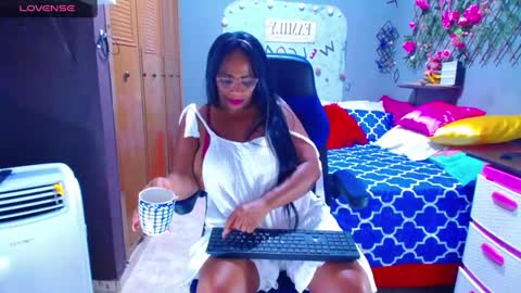Snapshot of wethotass chatting on 12/07/24, 05:59 gina online show from 12/07/24, 05:59
