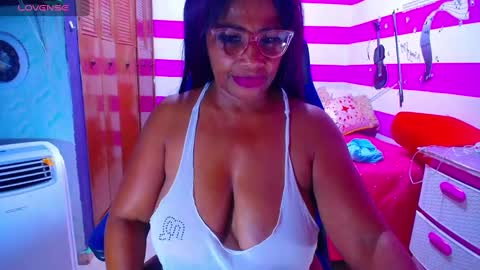 Snapshot of wethotass chatting on 02/02/25, 08:41 gina online show from 02/02/25, 08:41