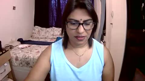 Snapshot of wetindian1971 chatting on 02/10/26, 06:17 kavita online show from 02/10/26, 06:17