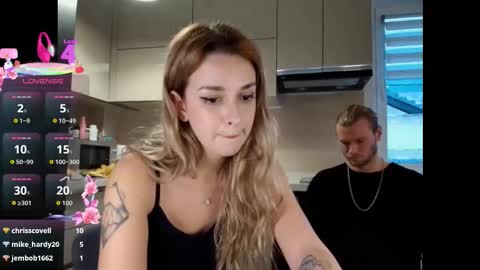 Snapshot of weturnyouon chatting on 11/23/25, 02:28 weturnyouon online show from 11/23/25, 02:28