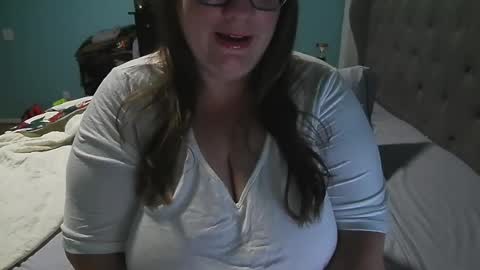 Snapshot of wetwordsonly chatting on 06/16/26, 02:36 WetWordsOnly online show from 06/16/26, 02:36
