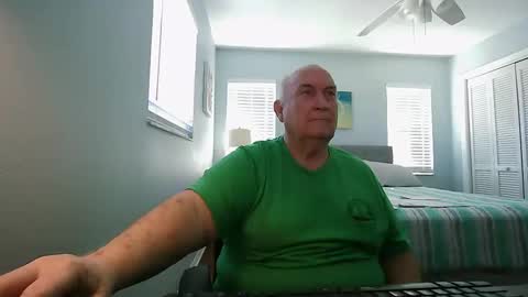 Snapshot of wfs2946 chatting on 12/16/24, 03:32 wfs2946 online show from 12/16/24, 03:32