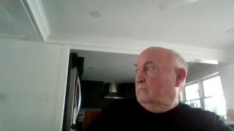 Snapshot of wfs2946 chatting on 12/24/24, 05:13 wfs2946 online show from 12/24/24, 05:13