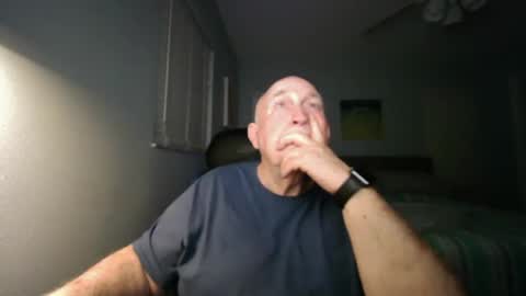 Snapshot of wfs2946 chatting on 10/14/25, 12:33 wfs2946 online show from 10/14/25, 12:33