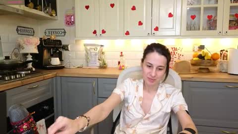 Snapshot of whats_her_name chatting on 02/07/26, 02:15 Victoria Maria online show from 02/07/26, 02:15