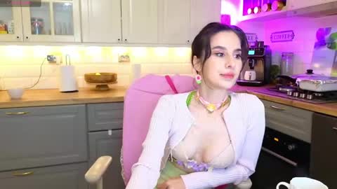 Snapshot of whats_her_name chatting on 04/26/26, 09:45 Victoria Maria online show from 04/26/26, 09:45