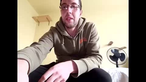 Snapshot of whatwouldyouliketosee chatting on 02/13/25, 08:06 stoffy online show from 02/13/25, 08:06