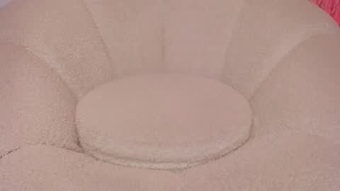 Snapshot of whiite_snow_ chatting on 12/12/24, 02:00 Sara online show from 12/12/24, 02:00